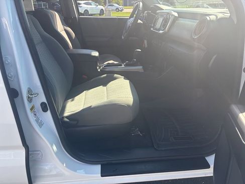 Used 2017 Toyota Tacoma SR5 w/ Tow Package AWD/4WD image 29