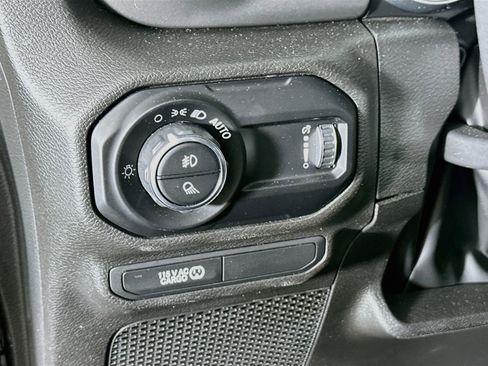 Used 2023 Jeep Gladiator Sport AWD/4WD image 17