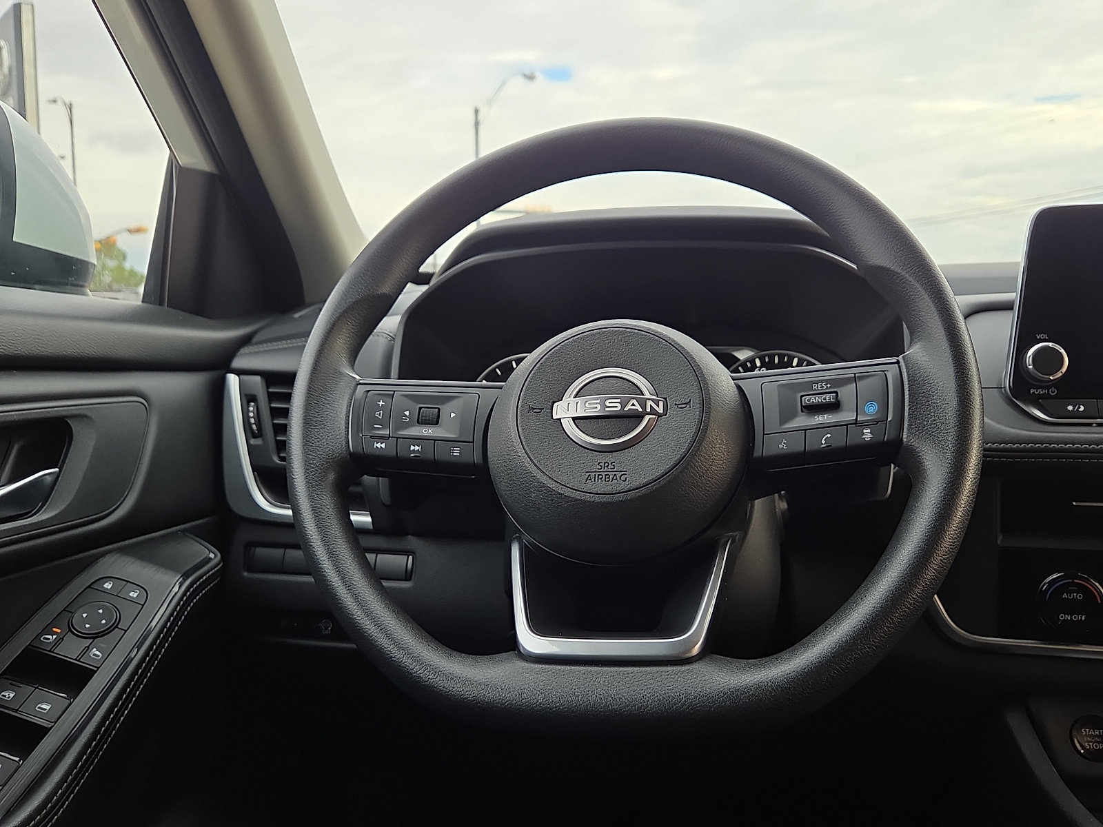 Used 2024 Nissan Rogue SV FWD image 14