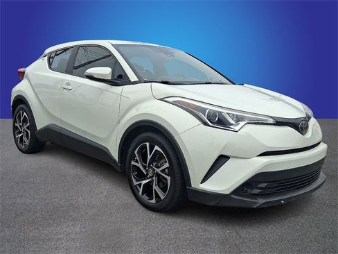 Used 2018 Toyota C-HR XLE image 3