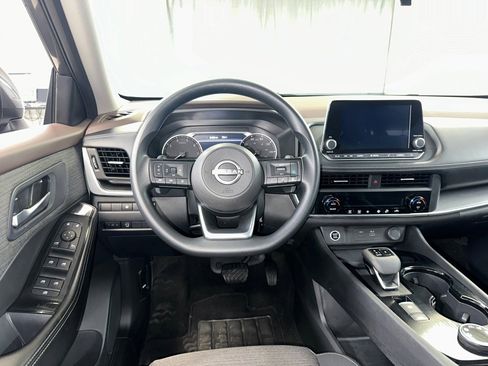 Used 2023 Nissan Rogue SV AWD/4WD image 2