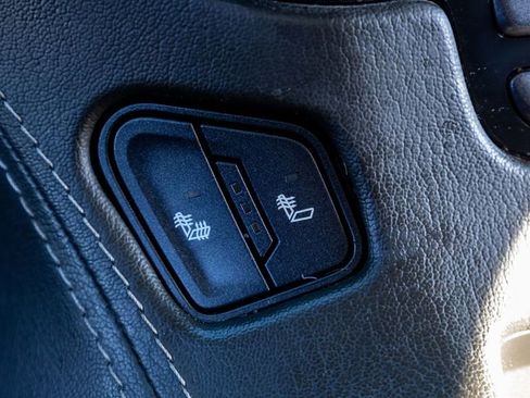 Used 2020 Chevrolet Suburban LT w/ Z71 Midnight Edition image 25