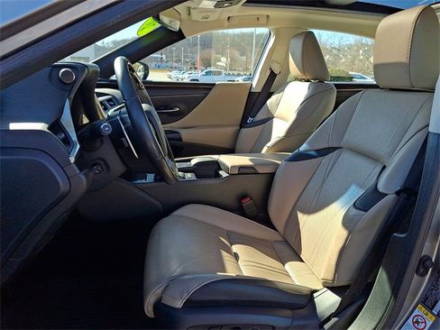 Used 2019 Lexus ES 350 Luxury w/ Accessory Package image 13