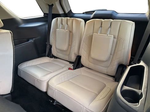 Used 2017 Ford Explorer Platinum image 29