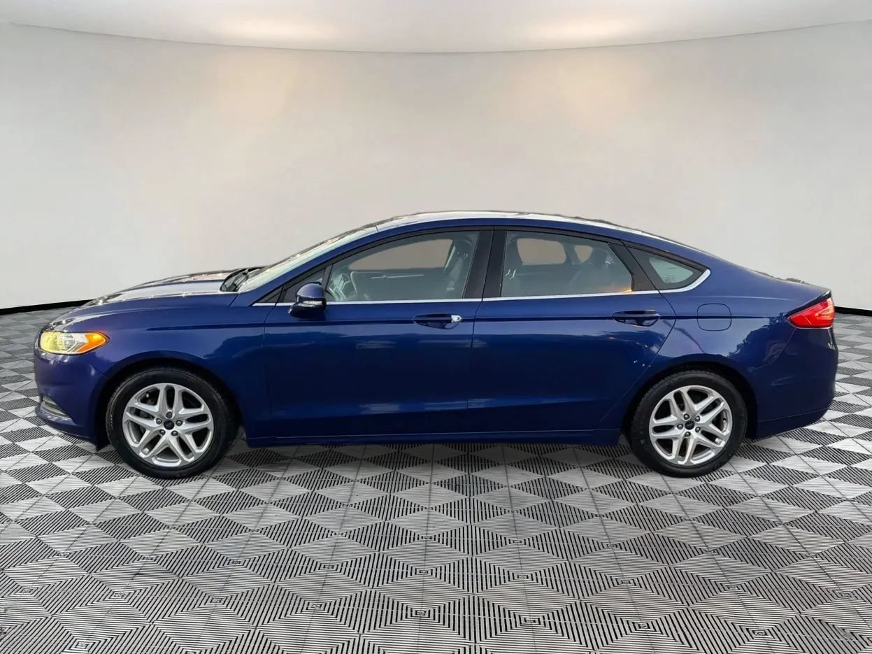 Used 2016 Ford Fusion SE FWD image 4