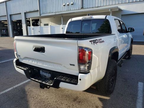 Used 2022 Toyota Tacoma TRD Off-Road w/ Technology Package RWD image 4