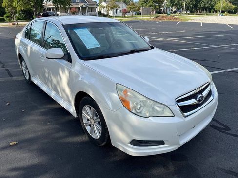 Used 2010 Subaru Legacy 2.5i Premium image 4