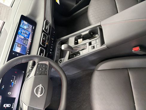 New 2026 Nissan Sentra SR w/ SR Premium Package FWD image 15