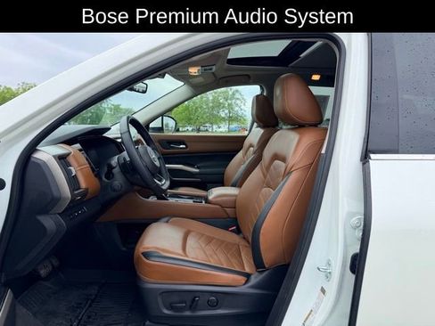 Used 2024 Nissan Pathfinder Platinum AWD/4WD image 8