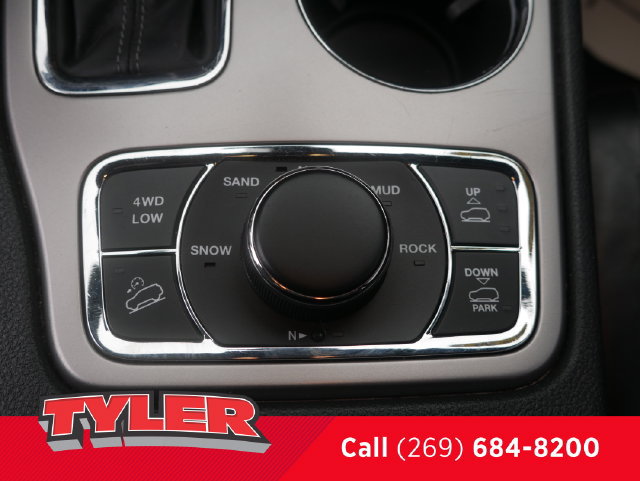 Used 2019 Jeep Grand Cherokee Overland AWD/4WD image 32