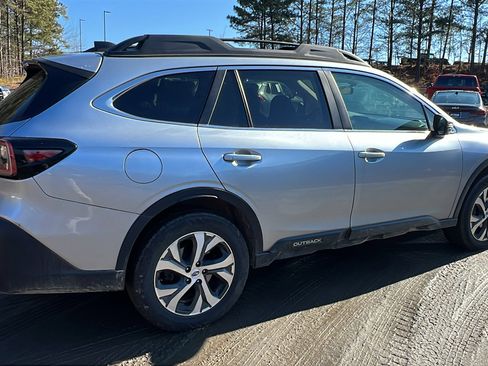 Used 2022 Subaru Outback Limited image 8
