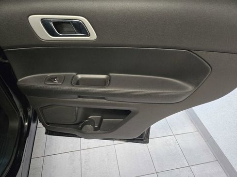 Used 2014 Ford Explorer XLT w/ Equipment Group 202A image 6