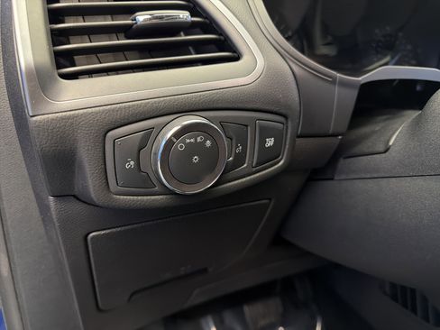 Used 2020 Ford Edge SE image 15