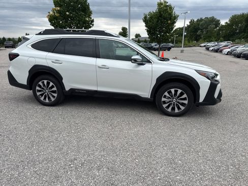 Certified 2025 Subaru Outback Touring AWD/4WD image 9