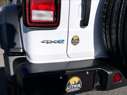 Used 2023 Jeep Wrangler Unlimited w/ Cold Weather Group image 7