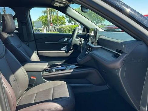 New 2026 Ford Explorer Platinum image 11