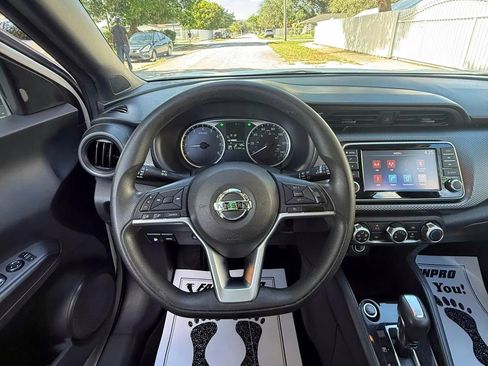 Used 2020 Nissan Kicks S image 9