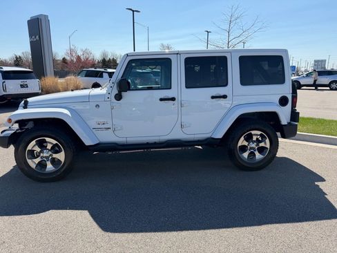 Used 2018 Jeep Wrangler Unlimited Sahara w/ Max Tow Package image 3