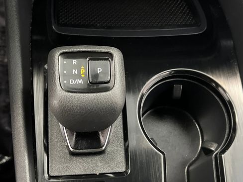 Used 2024 Nissan Rogue S image 42