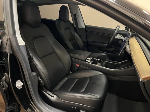 Used 2019 Tesla Model 3 Standard Range image 30