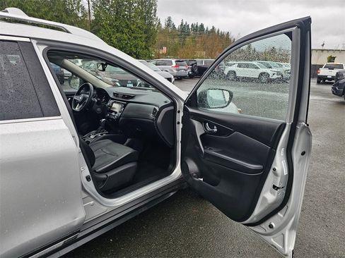 Used 2018 Nissan Rogue SL w/ Premium Package image 29