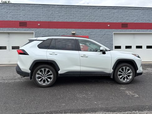 Used 2023 Toyota RAV4 XLE Premium AWD/4WD image 2