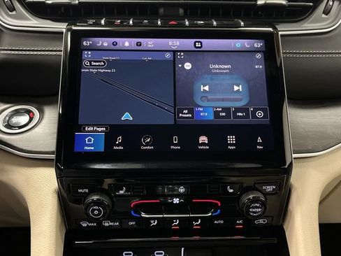 Used 2024 Jeep Grand Cherokee Limited image 9