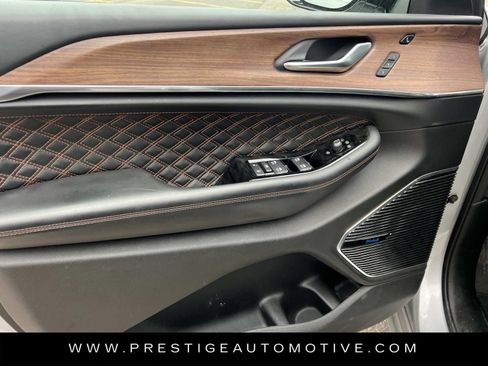 Used 2022 Jeep Grand Cherokee Summit w/ Luxury Tech Group V image 19