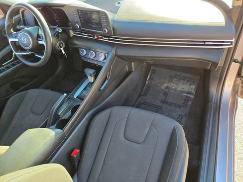 Used 2023 Hyundai Elantra SE image 21