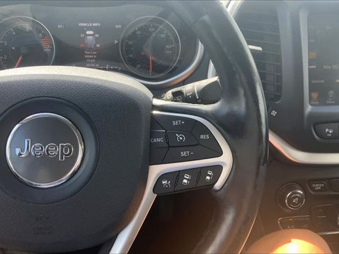 Used 2016 Jeep Cherokee Limited w/ Technology Group AWD/4WD image 25