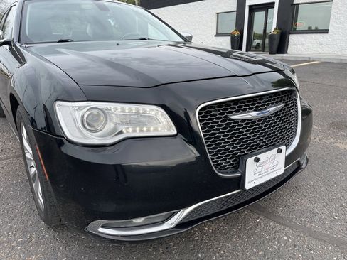 Used 2017 Chrysler 300 C image 13