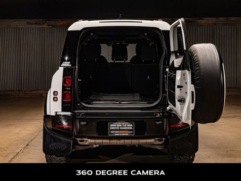 Used 2022 Land Rover Defender 110 X-Dynamic HSE image 9