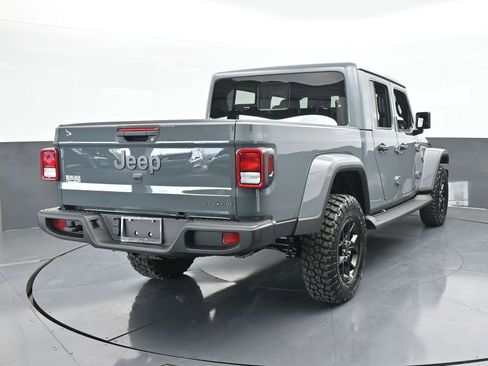 Used 2025 Jeep Gladiator Sport AWD/4WD image 5