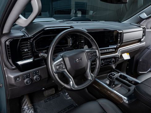 Used 2025 Chevrolet Silverado 1500 LT Trail Boss w/ LT Trail Boss Premium Package AWD/4WD image 16