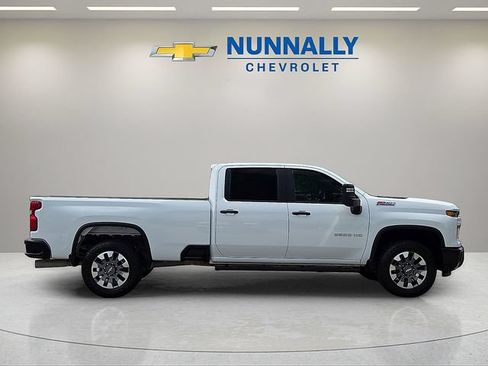 Used 2025 Chevrolet Silverado 2500 Custom w/ Custom Value Package AWD/4WD image 6