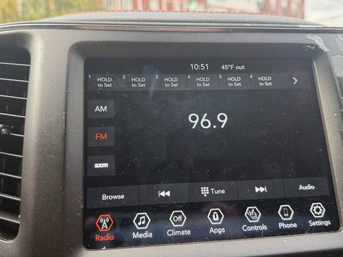 Used 2022 Jeep Cherokee Trailhawk image 17