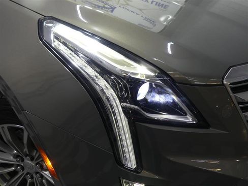 Used 2018 Cadillac XT5 Luxury w/ Driver Awareness Package image 15