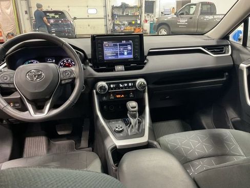 Used 2022 Toyota RAV4 XLE image 12