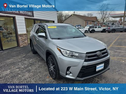 Used 2018 Toyota Highlander SE image 3
