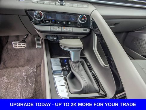 New 2025 Hyundai Elantra SEL FWD image 30