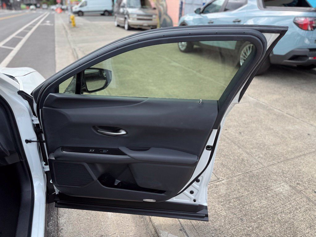 Used 2022 Lexus UX 250h AWD/4WD image 10