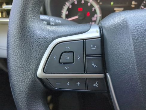 Used 2023 Toyota Highlander L image 29