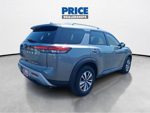 Used 2023 Nissan Pathfinder SL AWD/4WD image 6