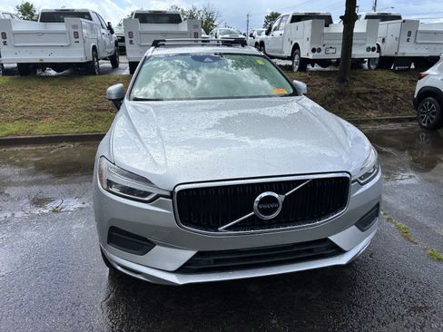 Used 2019 Volvo XC60 T5 Momentum w/ Multimedia Package AWD/4WD image 2