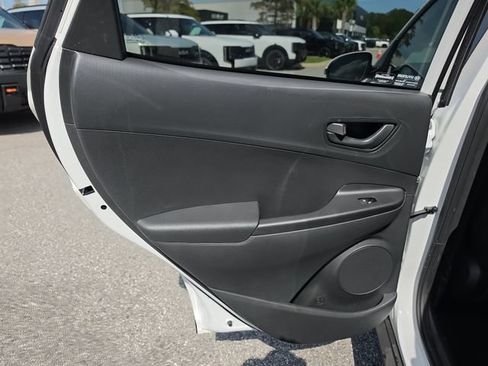 Used 2022 Hyundai Kona SEL FWD image 12