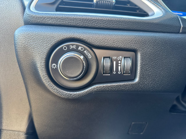 New 2027 Chrysler Pacifica Select w/ Family Tech Group FWD image 15