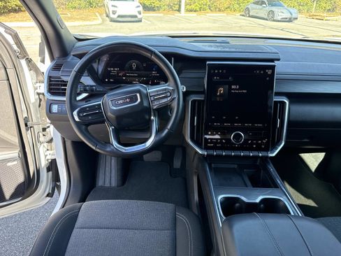 Used 2025 GMC Acadia Elevation image 19