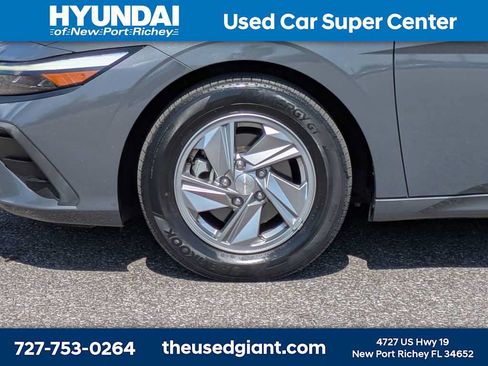 Certified 2024 Hyundai Elantra SE FWD image 10