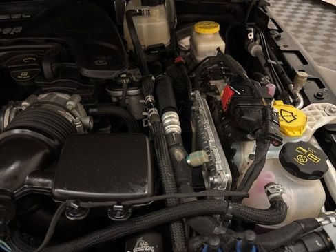 Used 2020 Jeep Wrangler Unlimited Sahara image 24