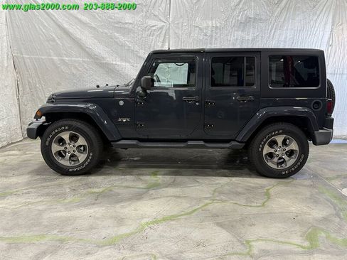 Used 2016 Jeep Wrangler Unlimited Sahara w/ Connectivity Group AWD/4WD image 13